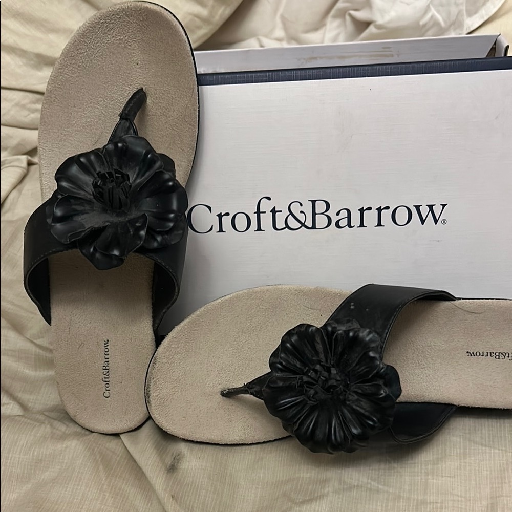 Croft & Barrow Black Sandals with Floral Embellishment